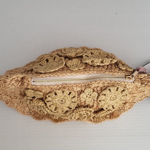 BTB‎ Los Angeles Santorini Raffia Floral Clutch NWT - Picture 5 of 9